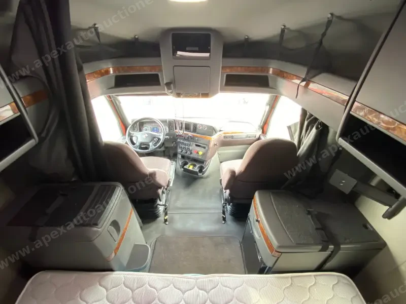 2018 International LT photo 25