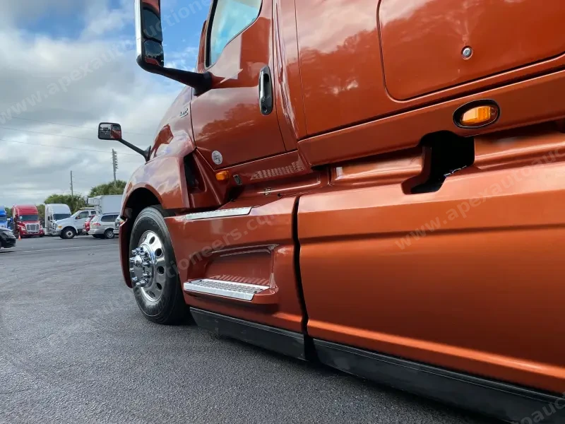 2018 International LT photo 8