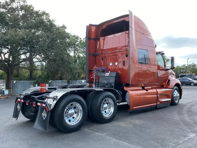 2018 International LT photo 11