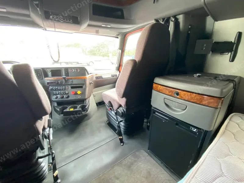 2018 International LT photo 23