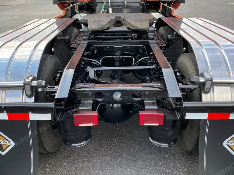 2018 International LT photo 36