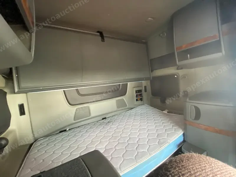 2018 International LT photo 35