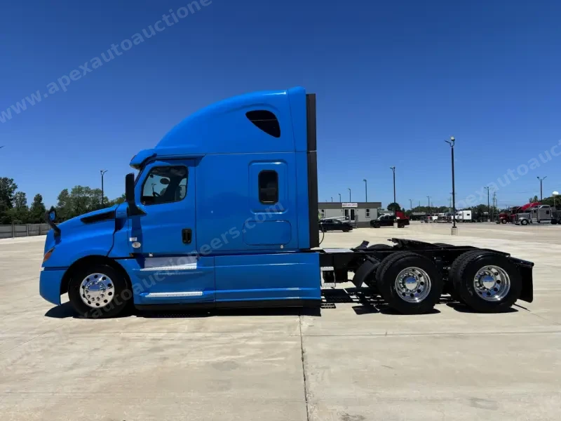 2020 Freightliner Cascadia 126 photo 25