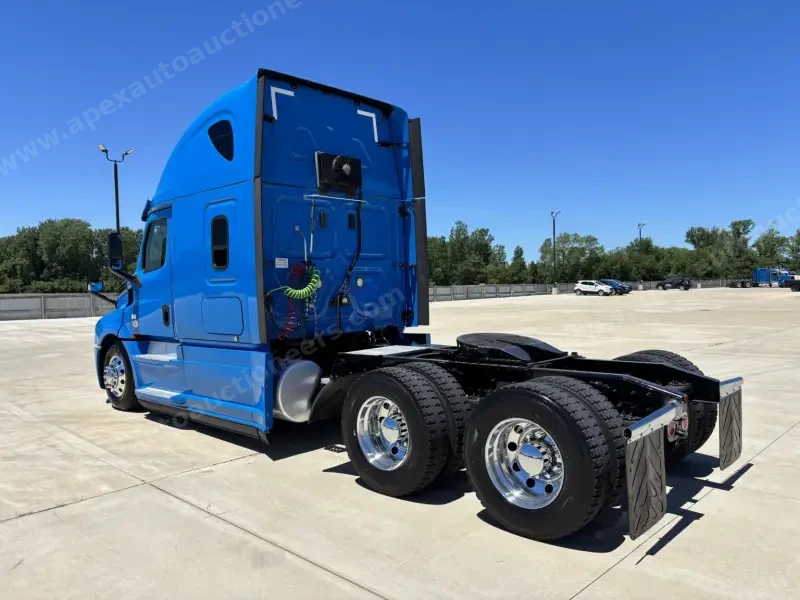 2020 Freightliner Cascadia 126 photo 24
