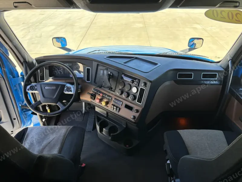2020 Freightliner Cascadia 126 photo 11
