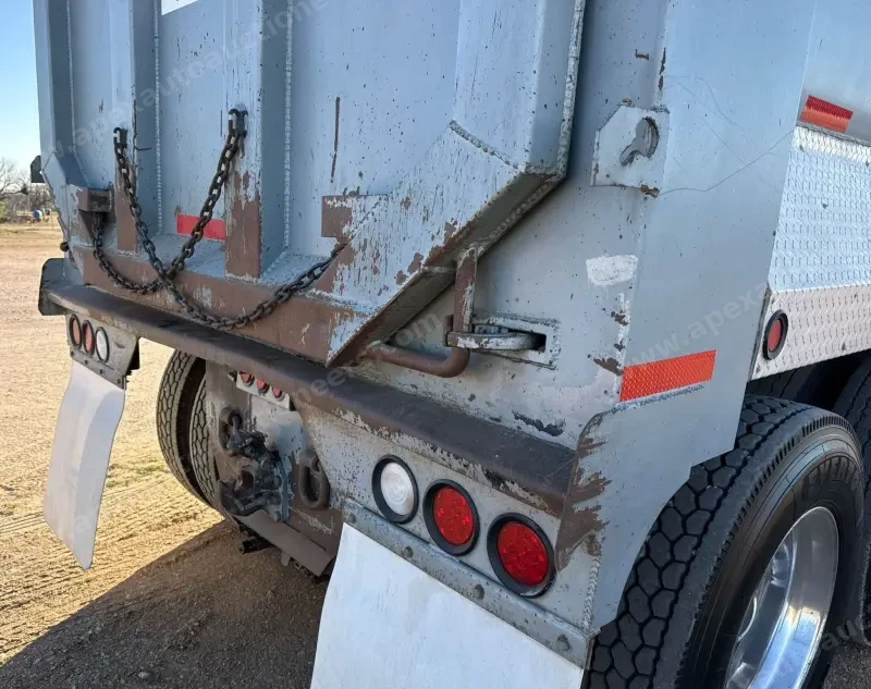 2013 Freightliner Coronado Dump Truck photo 18