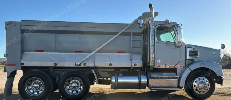 2013 Freightliner Coronado Dump Truck photo 4