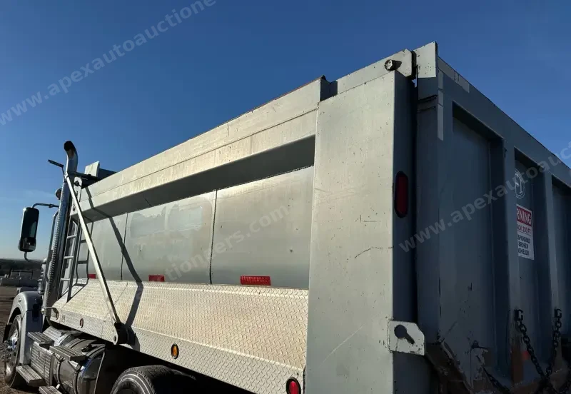 2013 Freightliner Coronado Dump Truck photo 23