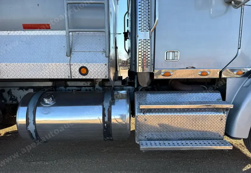 2013 Freightliner Coronado Dump Truck photo 15