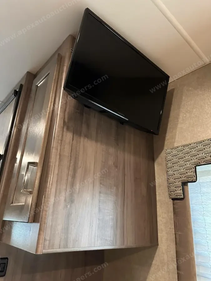 2018 Winnebago Spirit 25B photo 4