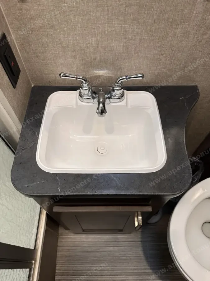 2018 Winnebago Spirit 25B photo 19