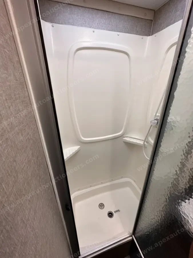 2018 Winnebago Spirit 25B photo 12
