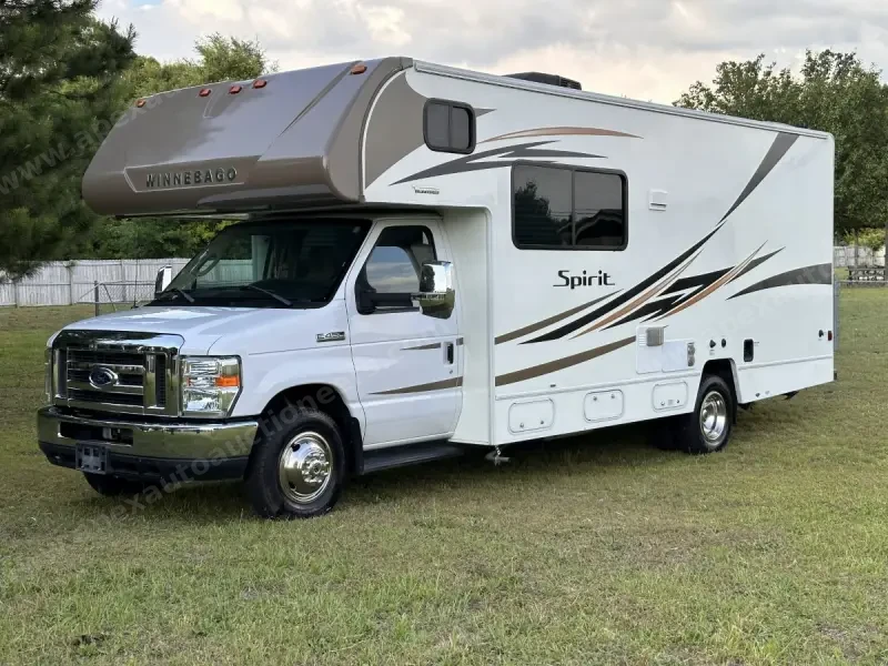 2018 Winnebago Spirit 25B photo 1