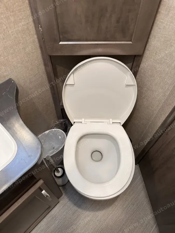 2018 Winnebago Spirit 25B photo 9