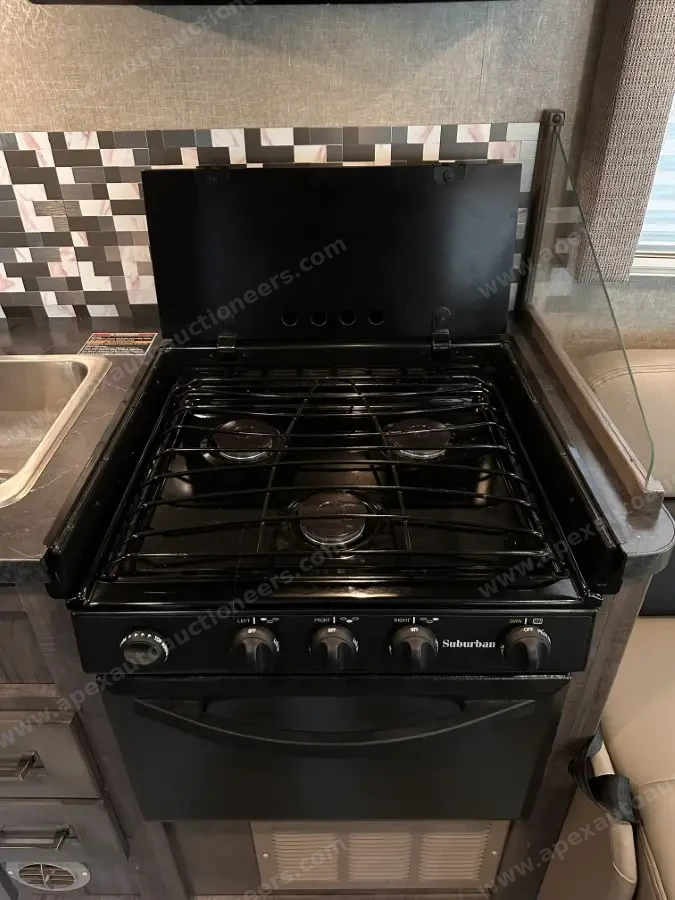 2018 Winnebago Spirit 25B photo 10