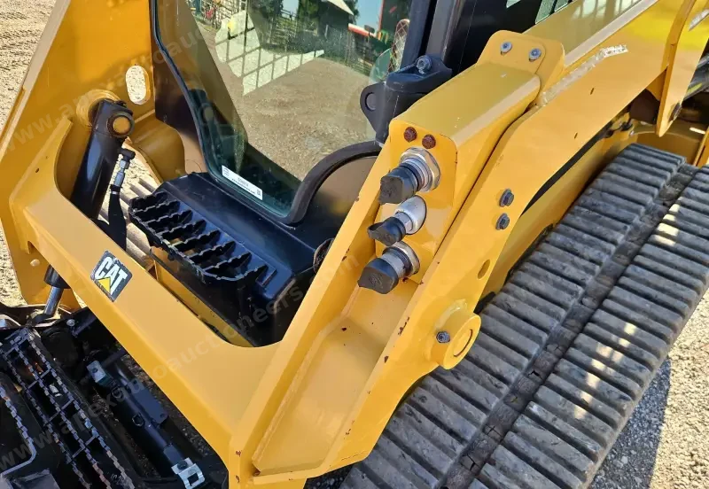 2019 Caterpillar 239D photo 13