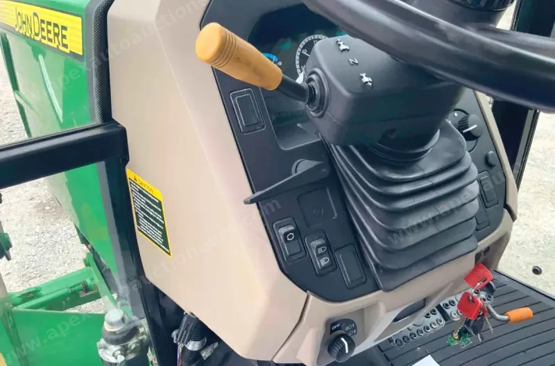 2013 John Deere 5100E MFWD photo 3