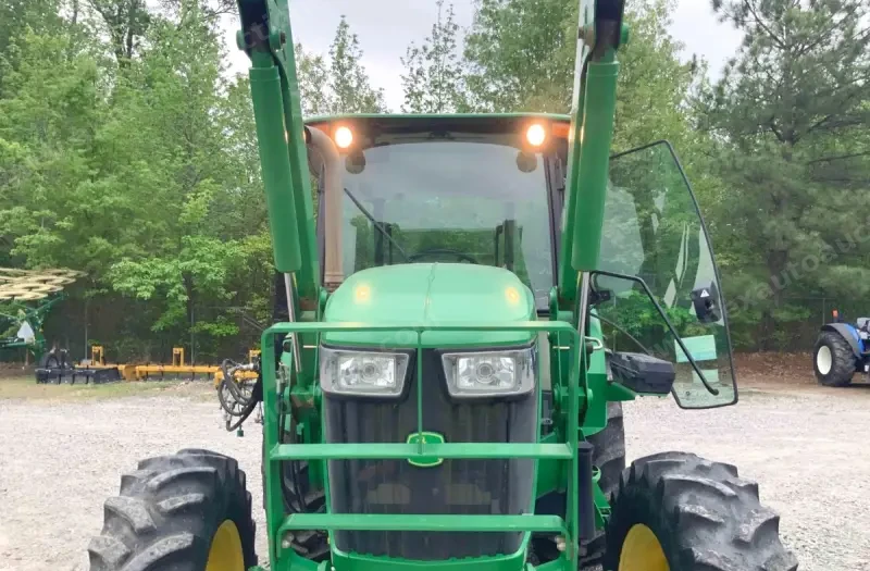 2013 John Deere 5100E MFWD photo 73