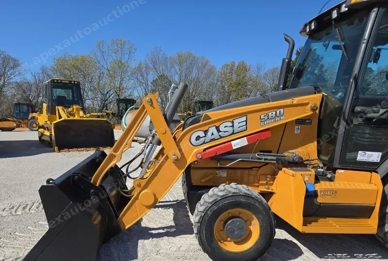 2016 Case 580 Super N photo 11