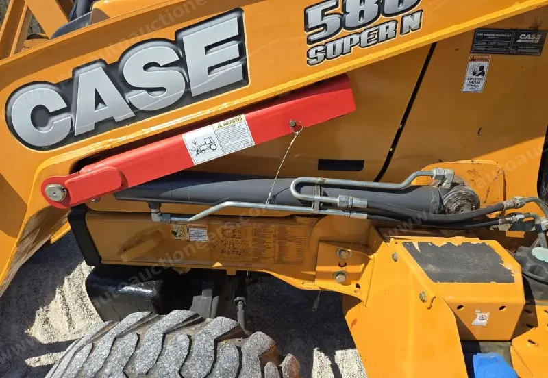 2016 Case 580 Super N photo 59