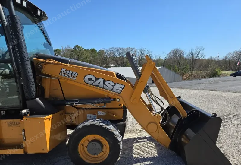 2016 Case 580 Super N photo 32