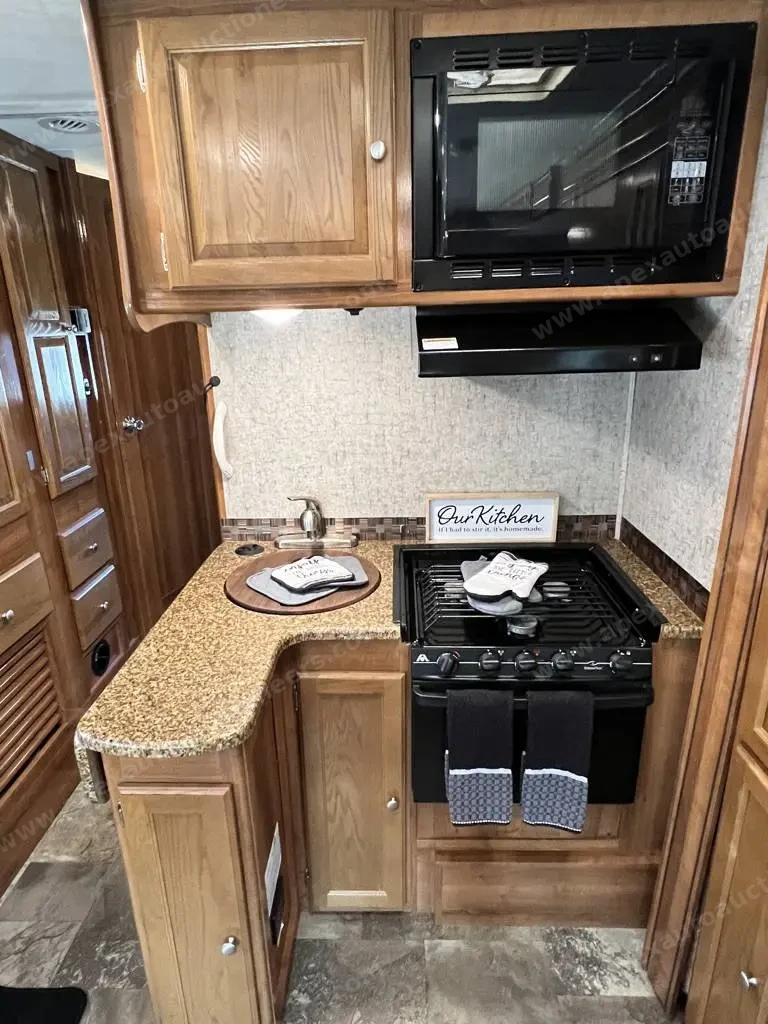 2019 Coachmen Leprechaun 260DS photo 11