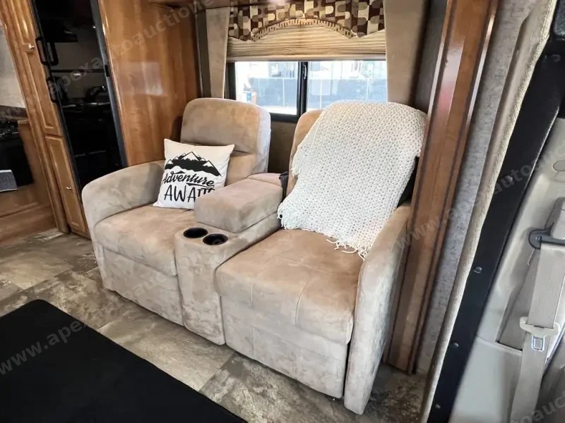 2019 Coachmen Leprechaun 260DS photo 15