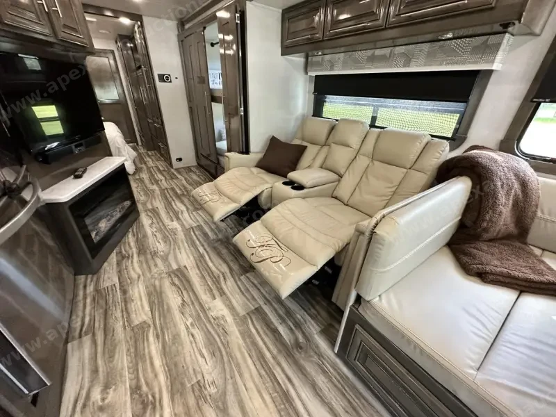2021 Georgetown GT7 36k photo 7
