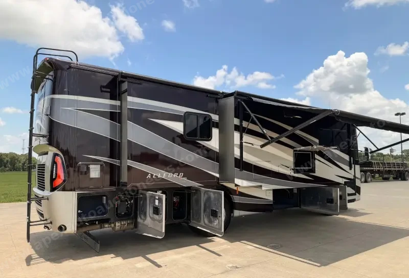 2018 Tiffin Allegro Red 33AA photo 7