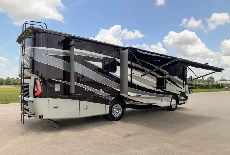 2018 Tiffin Allegro Red 33AA photo 38