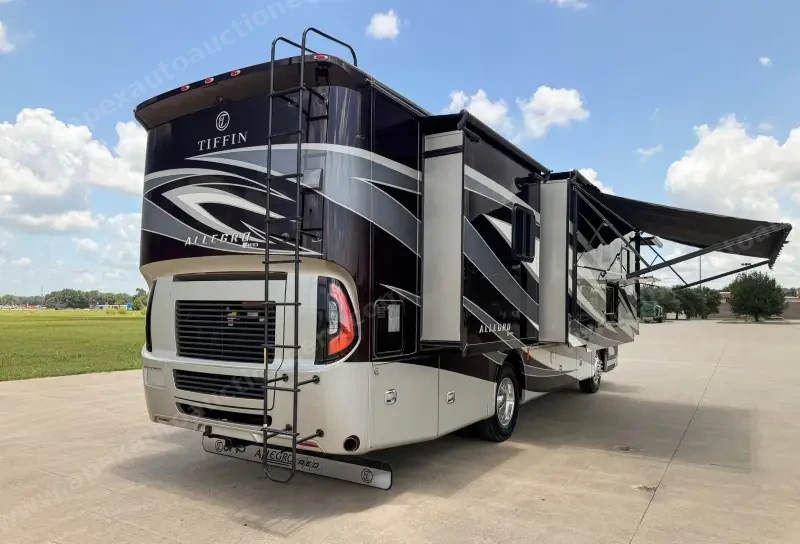 2018 Tiffin Allegro Red 33AA photo 31