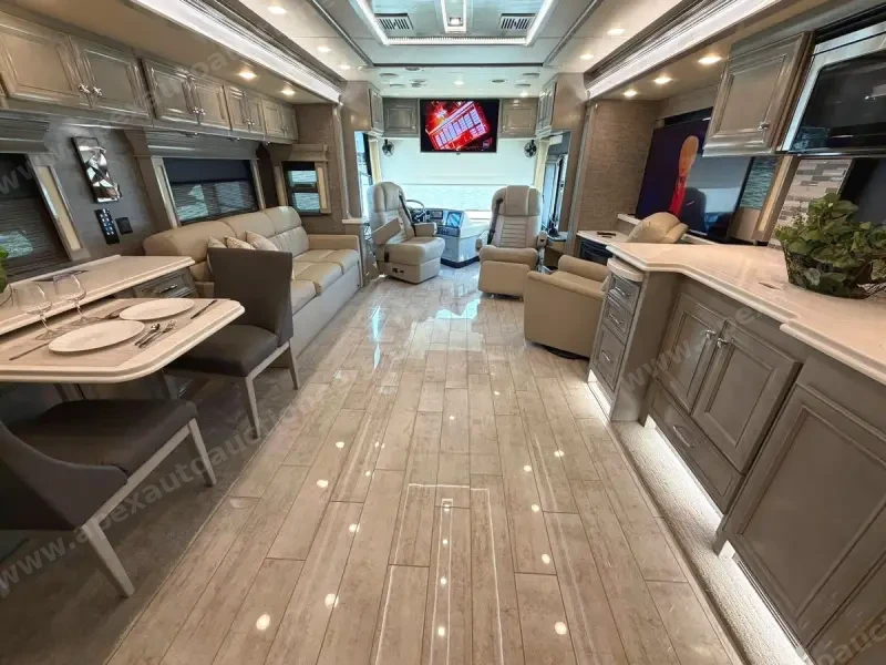 2020 Tiffin Phaeton 37BH photo 2