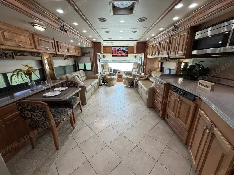 2011 Tiffin Phaeton 40QTH photo 10