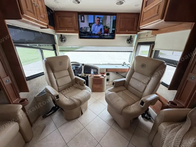 2011 Tiffin Phaeton 40QTH photo 23