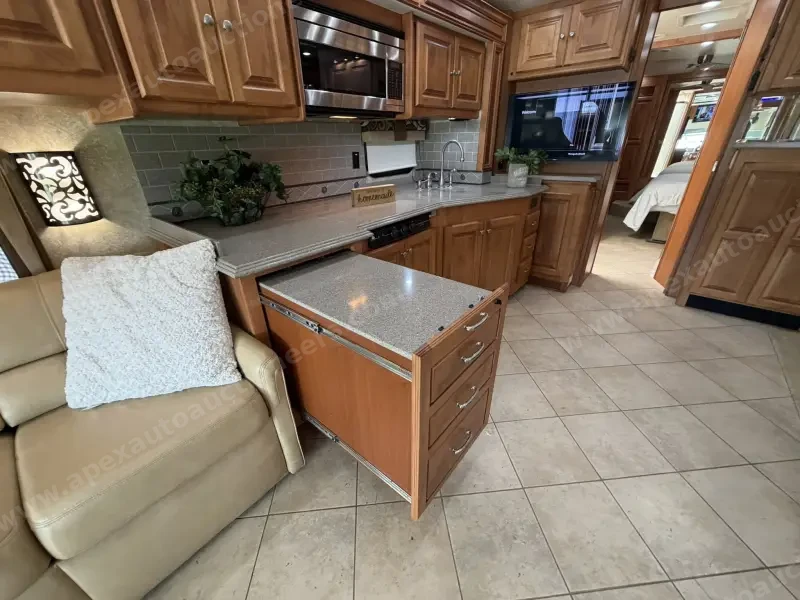 2011 Tiffin Phaeton 40QTH photo 18