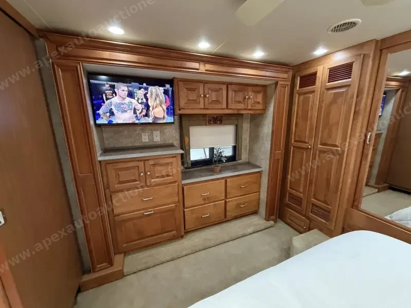 2011 Tiffin Phaeton 40QTH photo 28