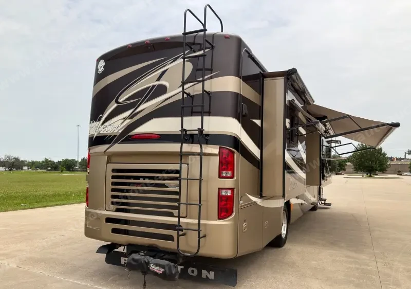 2011 Tiffin Phaeton 40QTH photo 3