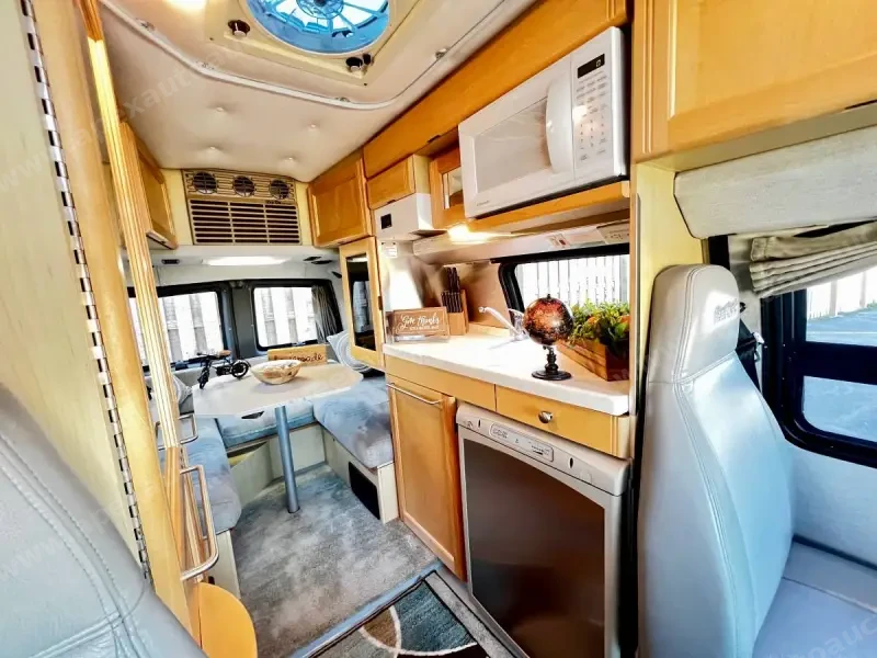 2011 Roadtrek Versatile 190 photo 3