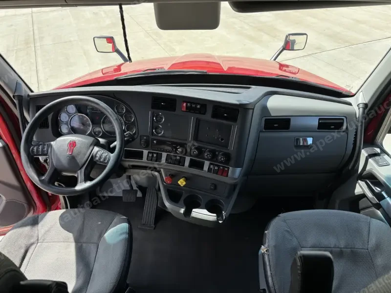 2021 Kenworth T680 photo 10