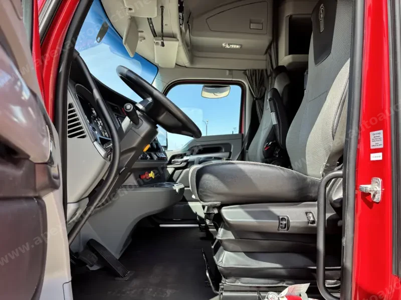 2021 Kenworth T680 photo 15
