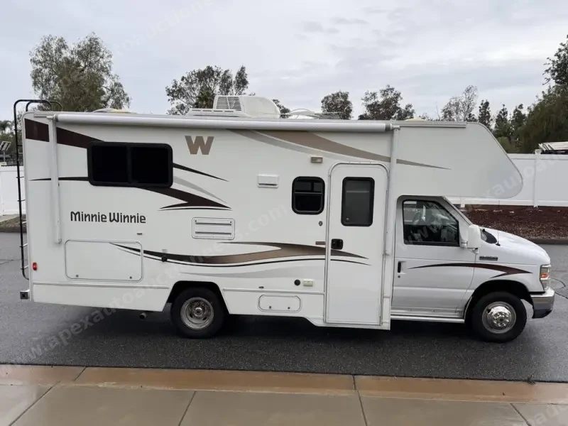 2015 Winnebago Minnie Winnie 22R photo 64