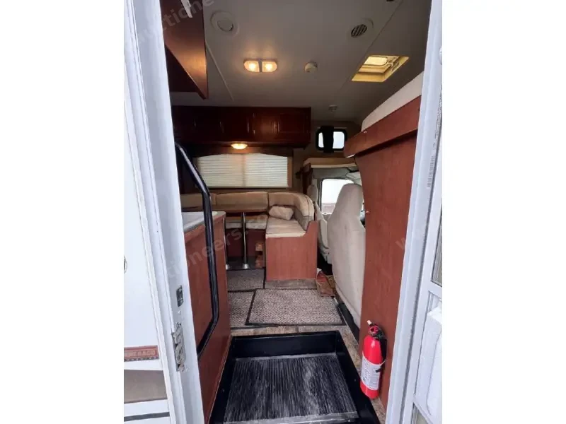 2015 Winnebago Minnie Winnie 22R photo 24