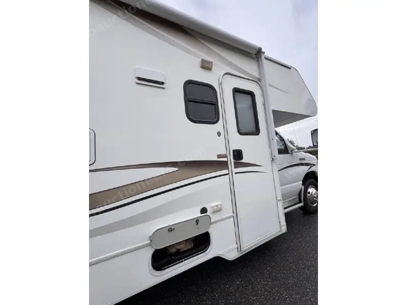 2015 Winnebago Minnie Winnie 22R photo 45