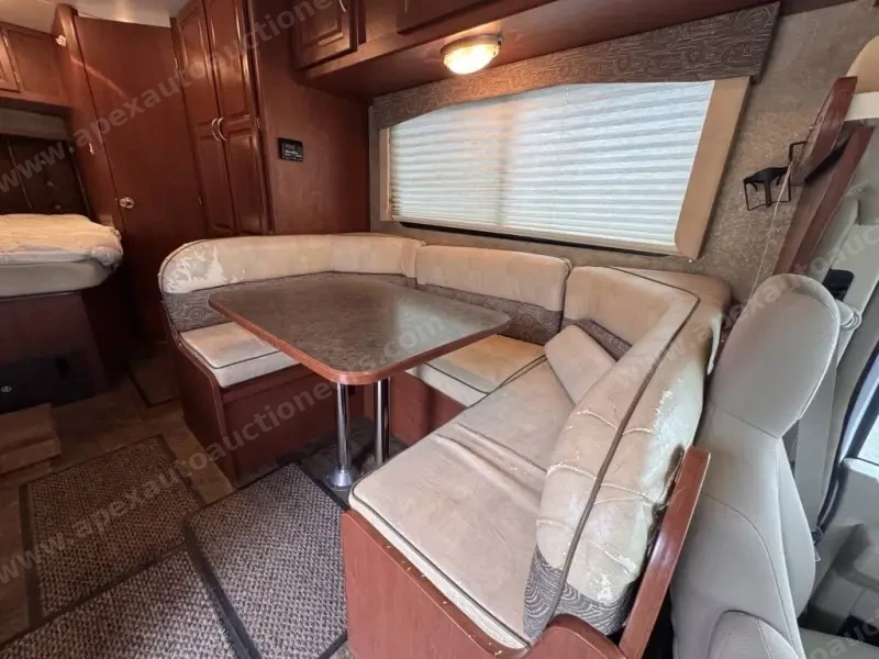 2015 Winnebago Minnie Winnie 22R photo 11