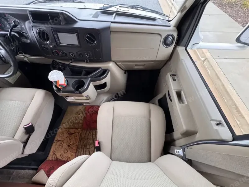 2015 Winnebago Minnie Winnie 22R photo 15