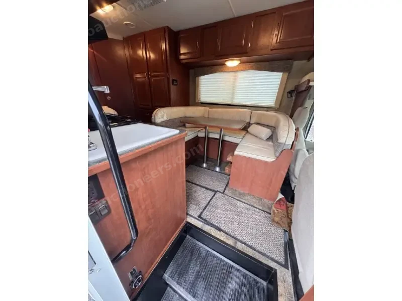 2015 Winnebago Minnie Winnie 22R photo 23