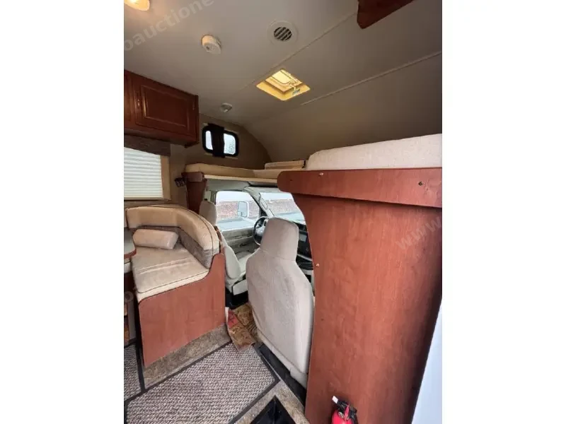 2015 Winnebago Minnie Winnie 22R photo 19