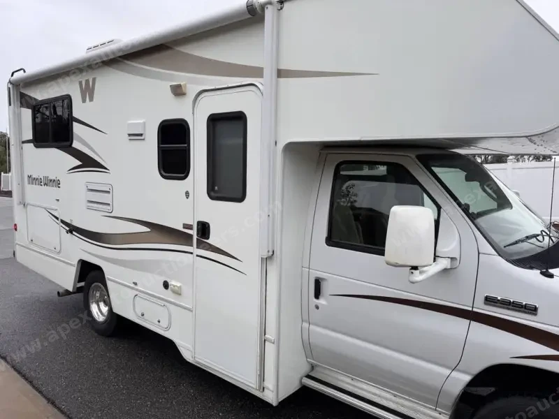 2015 Winnebago Minnie Winnie 22R photo 43
