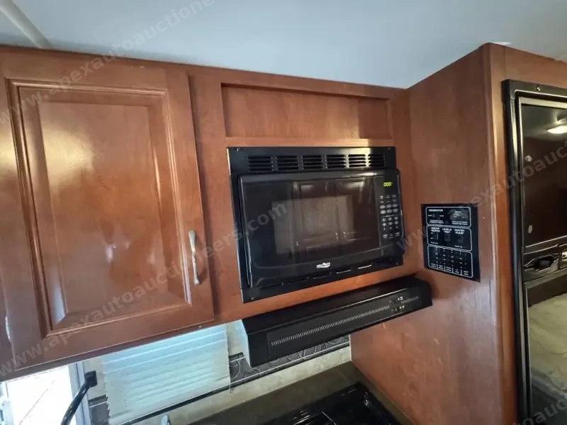 2015 Winnebago Minnie Winnie 22R photo 6