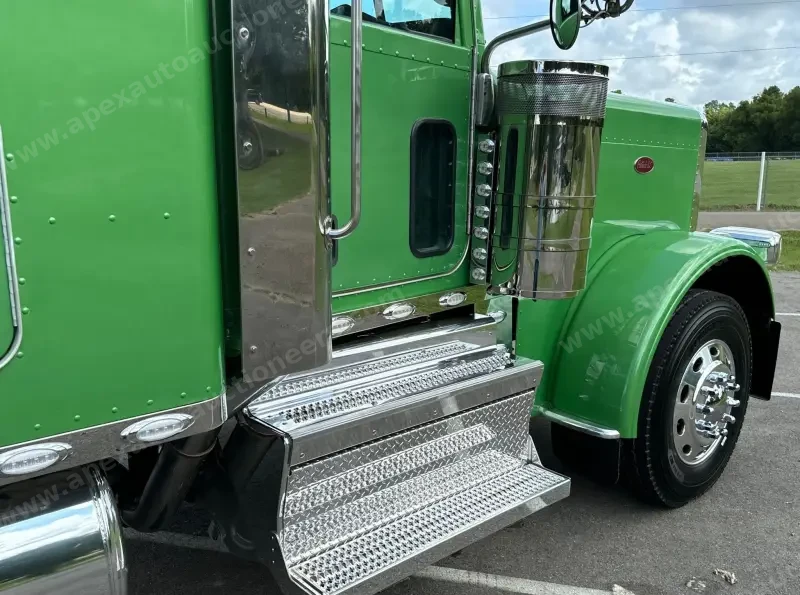 2021 Peterbilt 389 photo 16